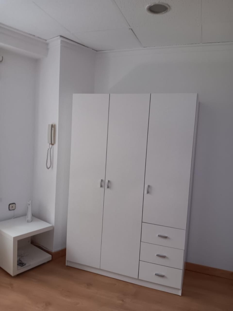 locker, wardrobe