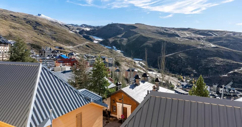 Nearby landmark, Natural landscape, Skiing, Landmark view, Mountain view