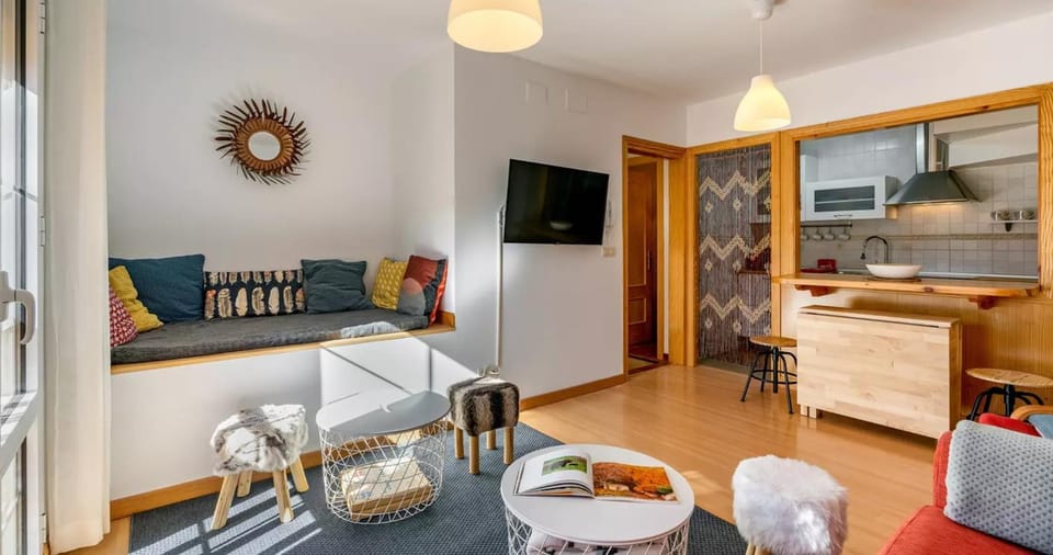 Communal lounge/ TV room, Living room, Dining area, internet