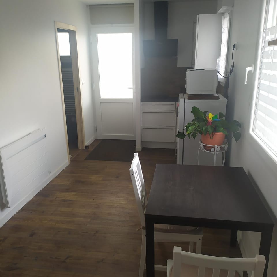 Appartement indépendant, calme 2 adultes, 2 étoiles Apartment in Nouvelle-Aquitaine