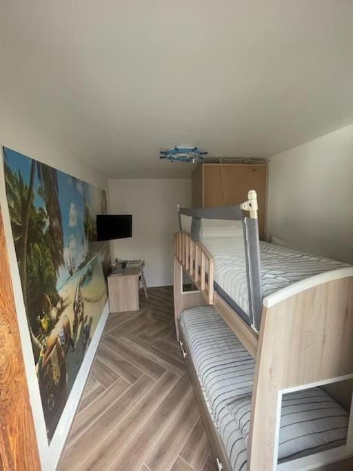 TV and multimedia, Bedroom, bunk bed