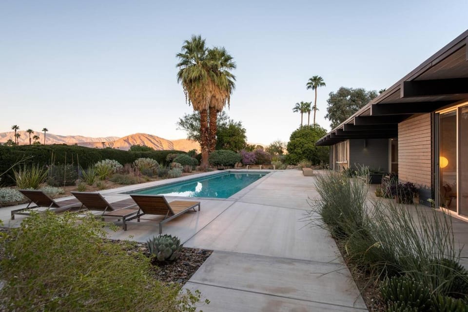 The Milky Way Modern Desert Retreat House in Borrego Springs