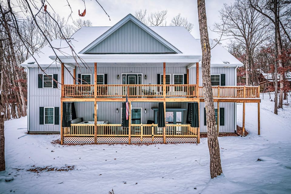 Property building, Patio, Day, Natural landscape, Winter