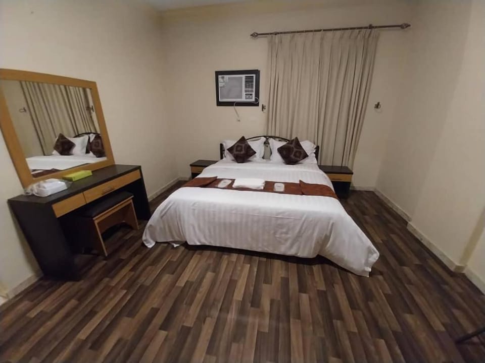 Bed, Bedroom, hair dresser, towels