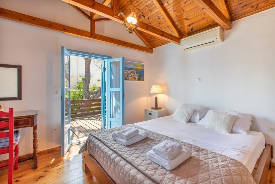 Villa Antonia - Private Estate Villa in Almyrida