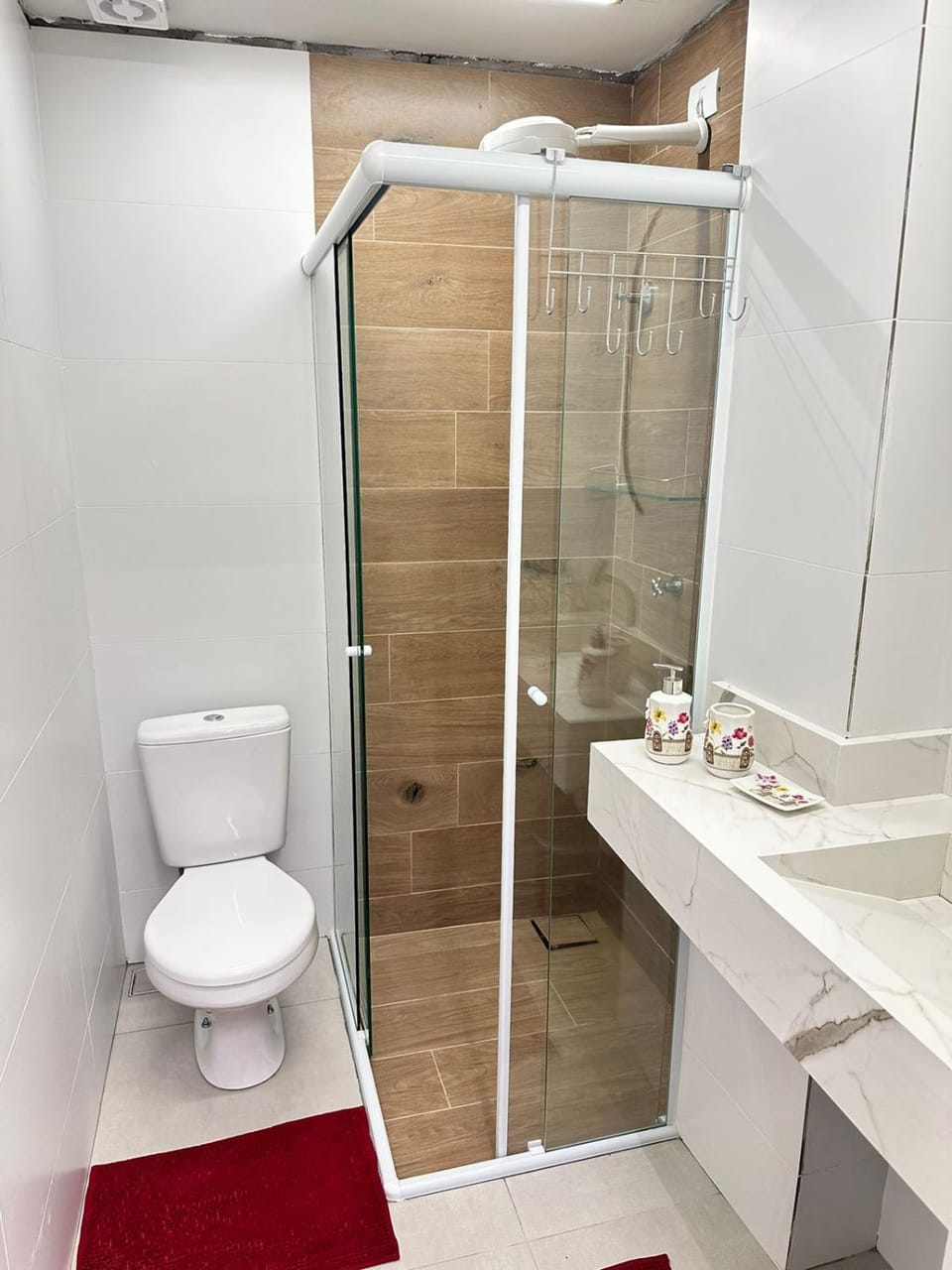 Shower, Toilet, Bathroom, towels