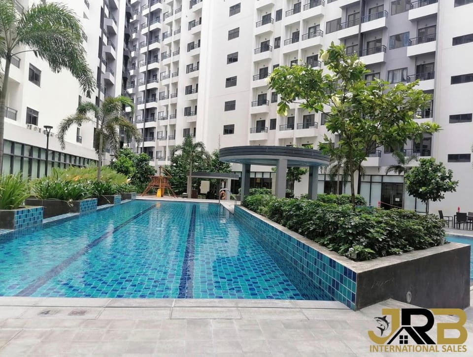 Property building, Day, Pool view, Swimming pool, sunbed