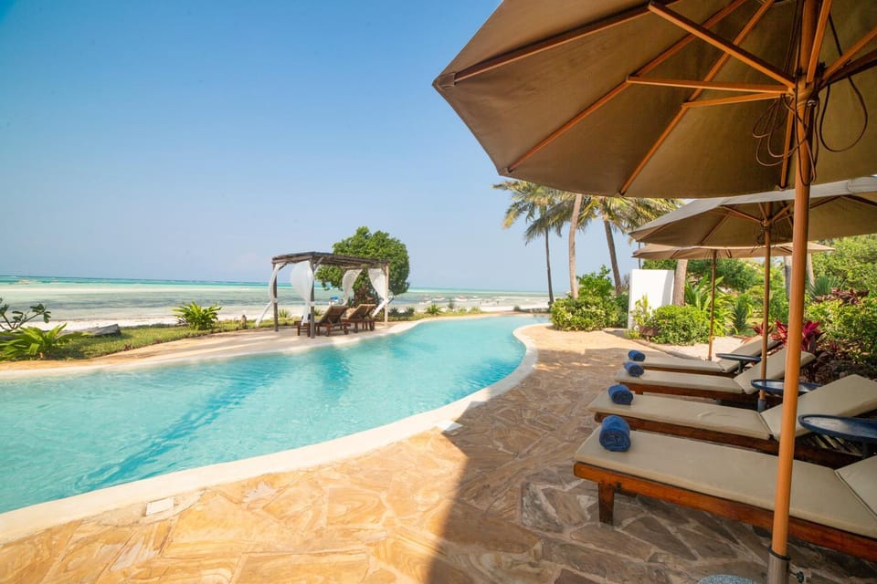 Patio, Sea view, Swimming pool, sunbed