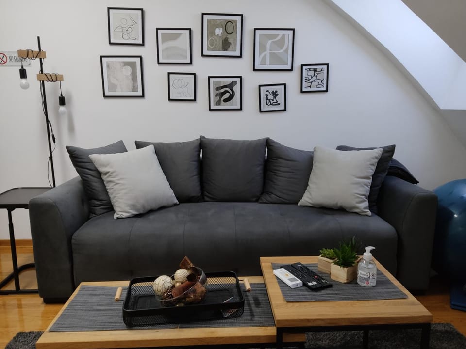 Living room, Seating area