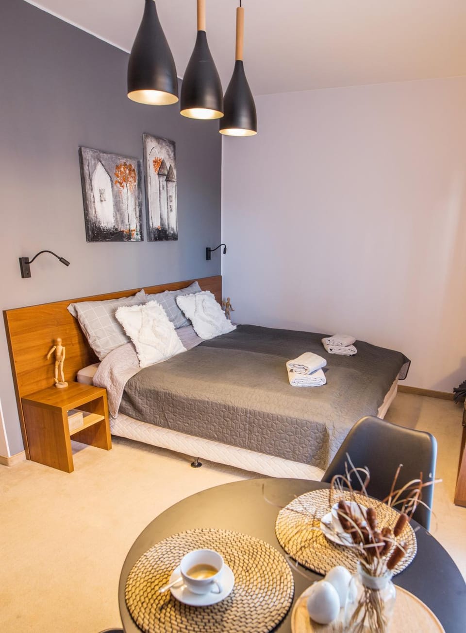 Photo of the whole room, Bedroom