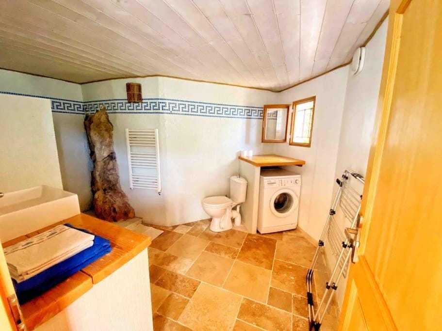 Bas de villa au milieu des oliviers. Apartment in Provence-Alpes-Côte d'Azur