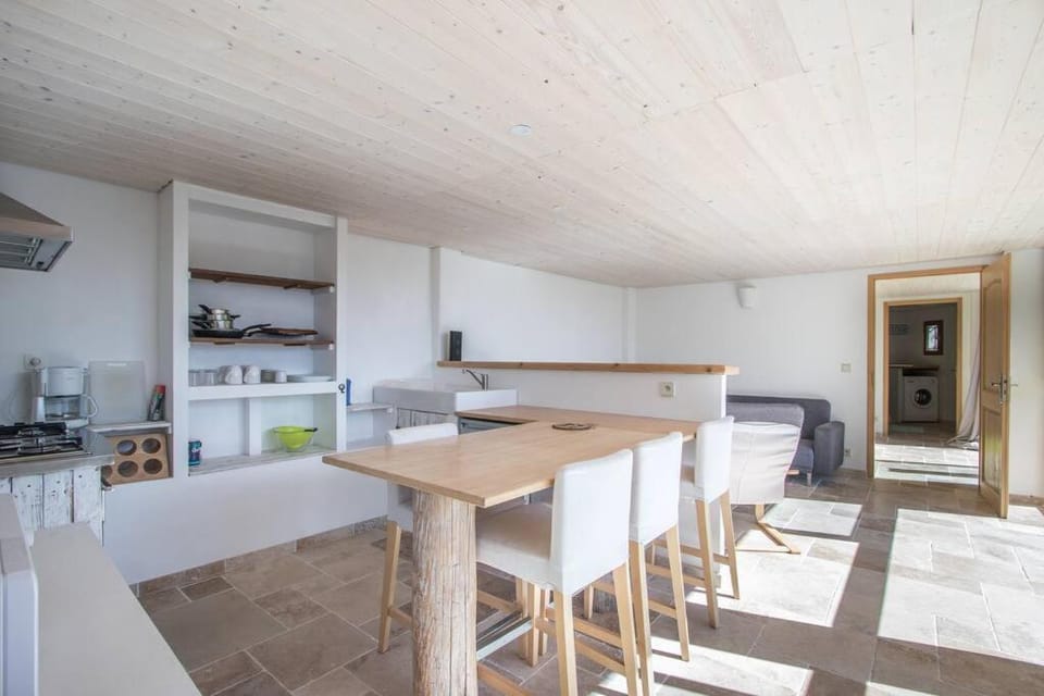 Bas de villa au milieu des oliviers. Apartment in Provence-Alpes-Côte d'Azur