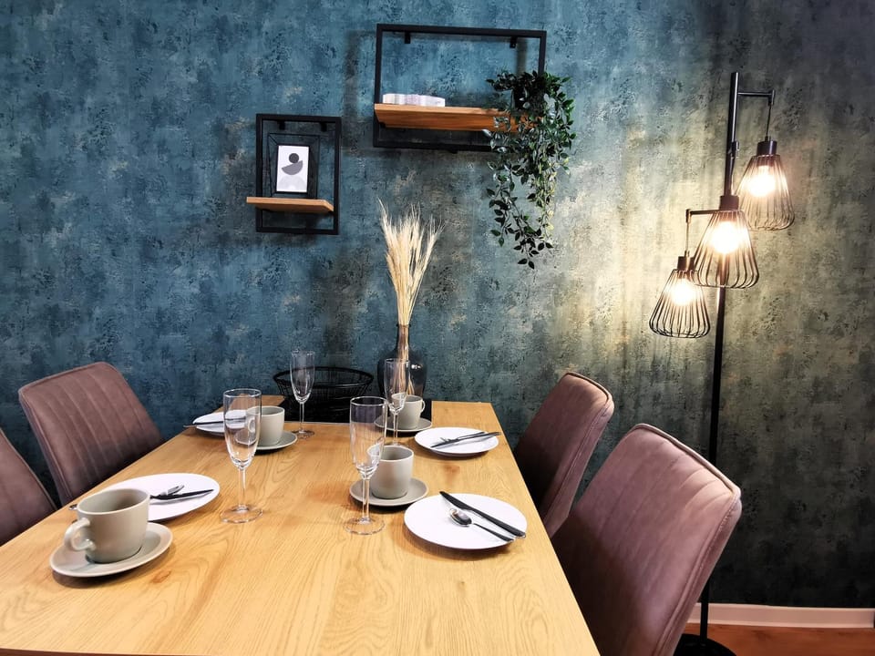 Seating area, Dining area