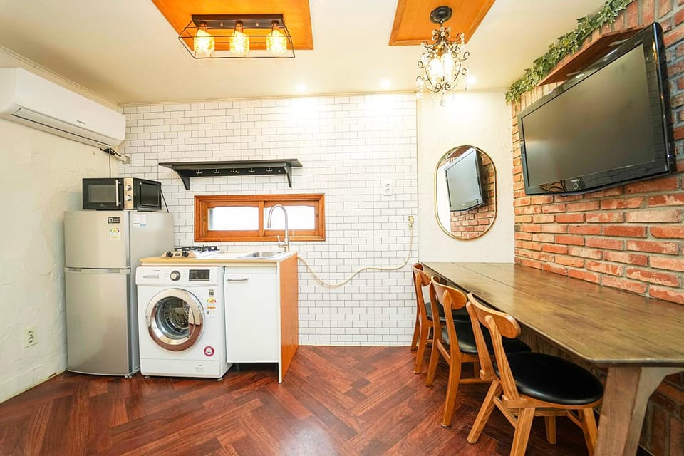 3-Gu&Anne house Hongdae 6room & 4bath House Apartment in Seoul
