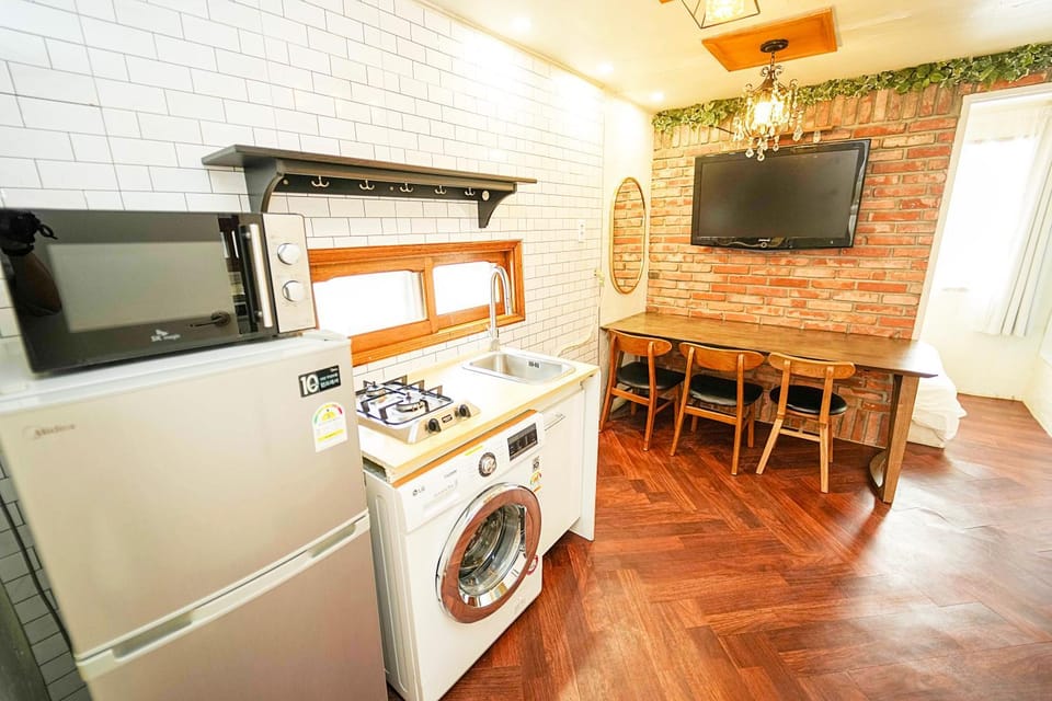 3-Gu&Anne house Hongdae 6room & 4bath House Apartment in Seoul