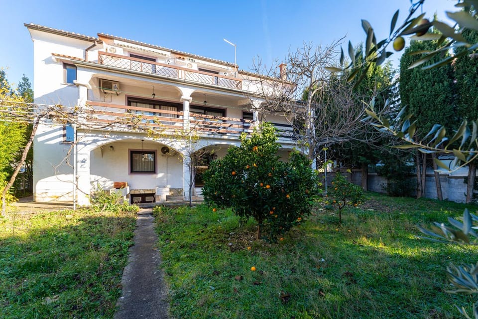 Property building, Day, Garden, Garden view