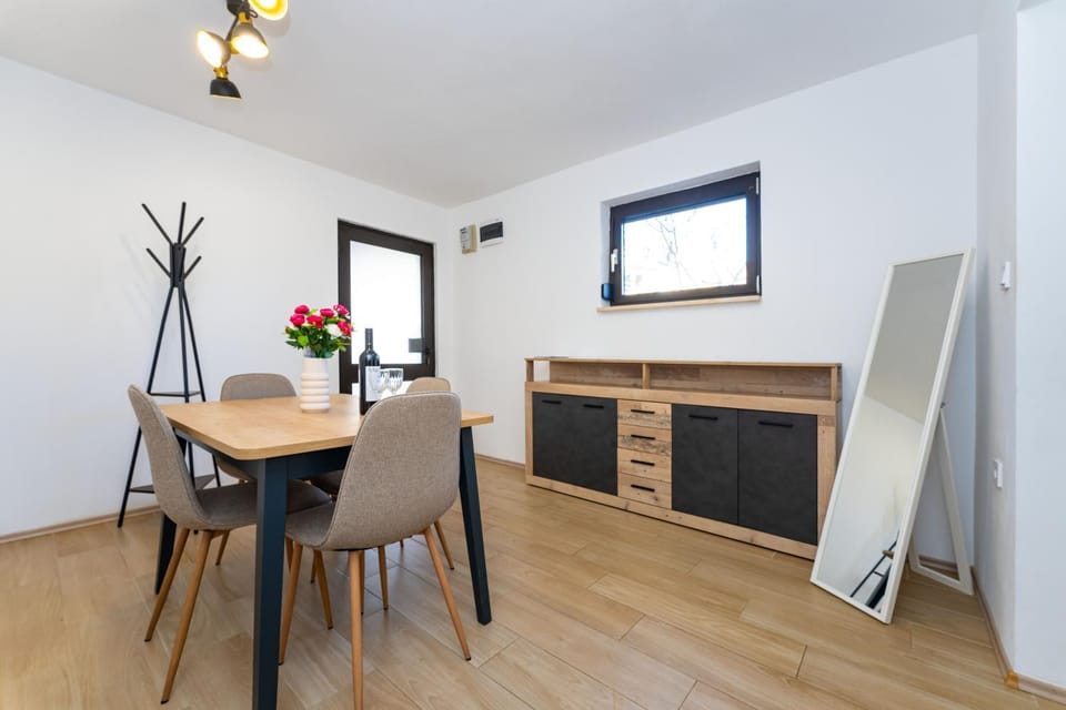 TV and multimedia, Kitchen or kitchenette, Dining area