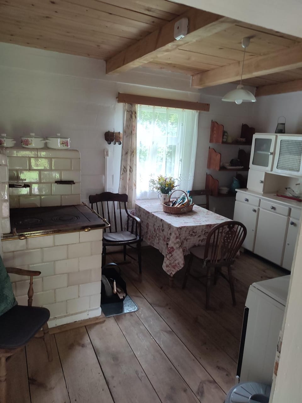 Kitchen or kitchenette, Dining area, oven