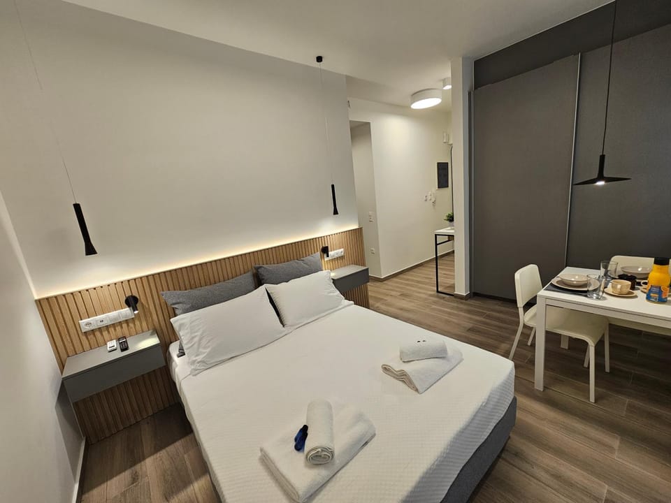 Living room, Photo of the whole room, Seating area, Dining area, Bedroom, towels