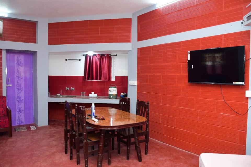 TV and multimedia, Kitchen or kitchenette, Living room, Dining area, Evening entertainment