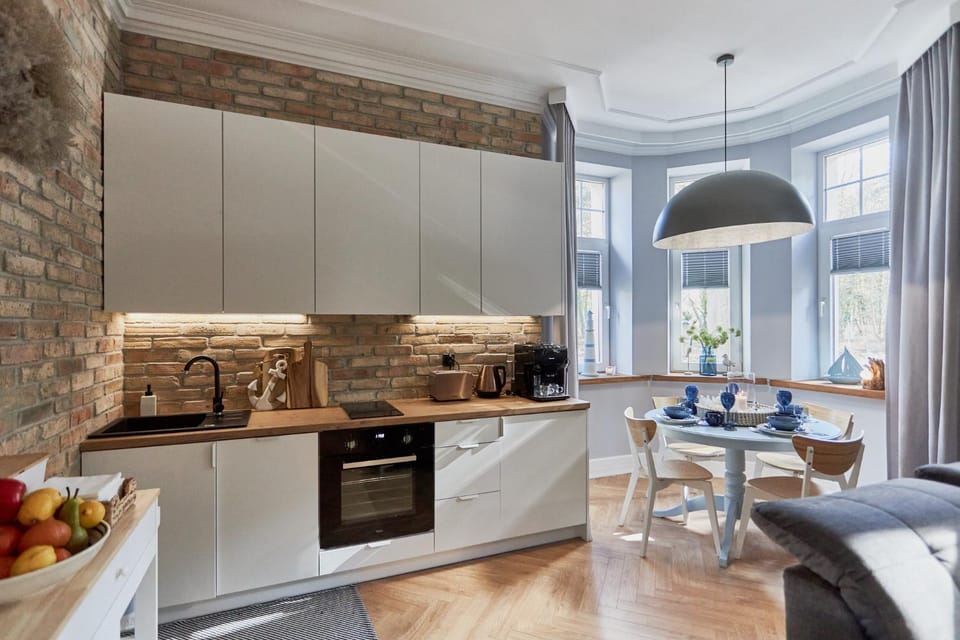 Kitchen or kitchenette, Dining area, stove