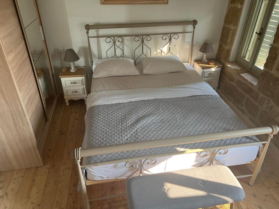 Bedroom, wardrobe