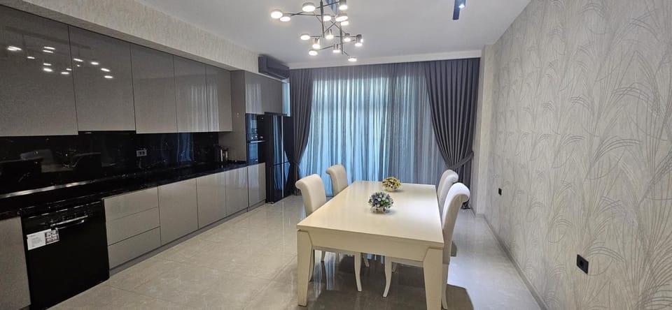Kitchen or kitchenette, pet friendly, stove