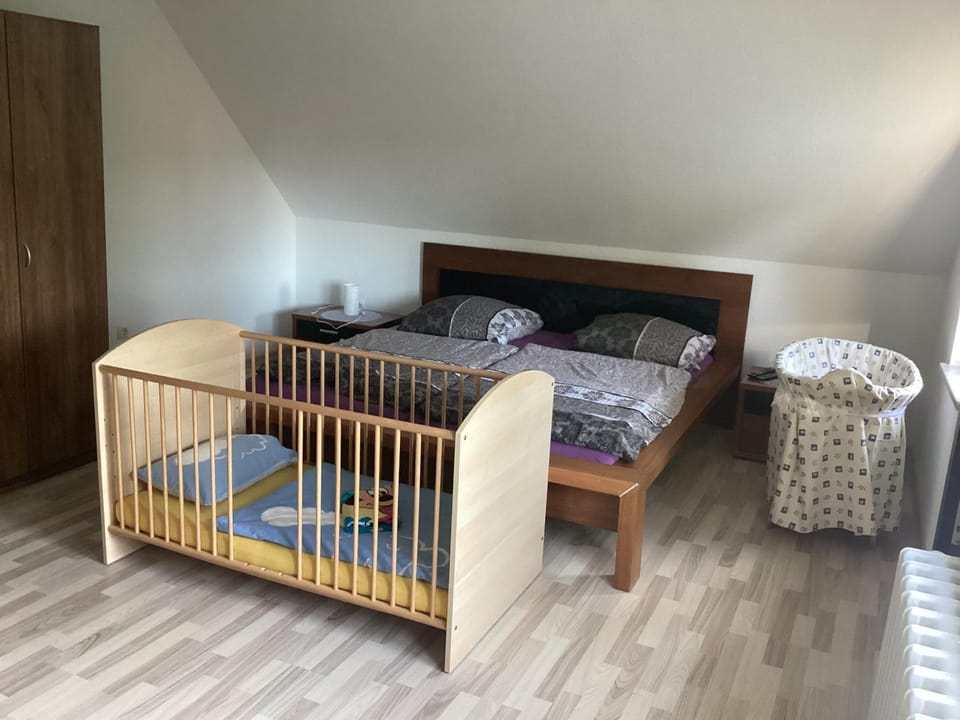 Bedroom, cot