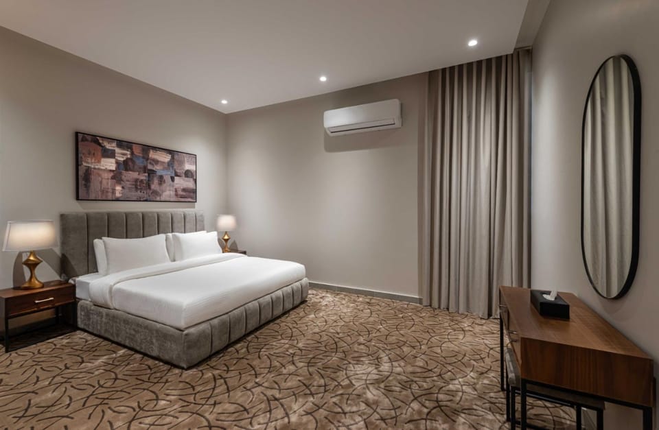 Bed, Photo of the whole room, Bedroom, air conditioner