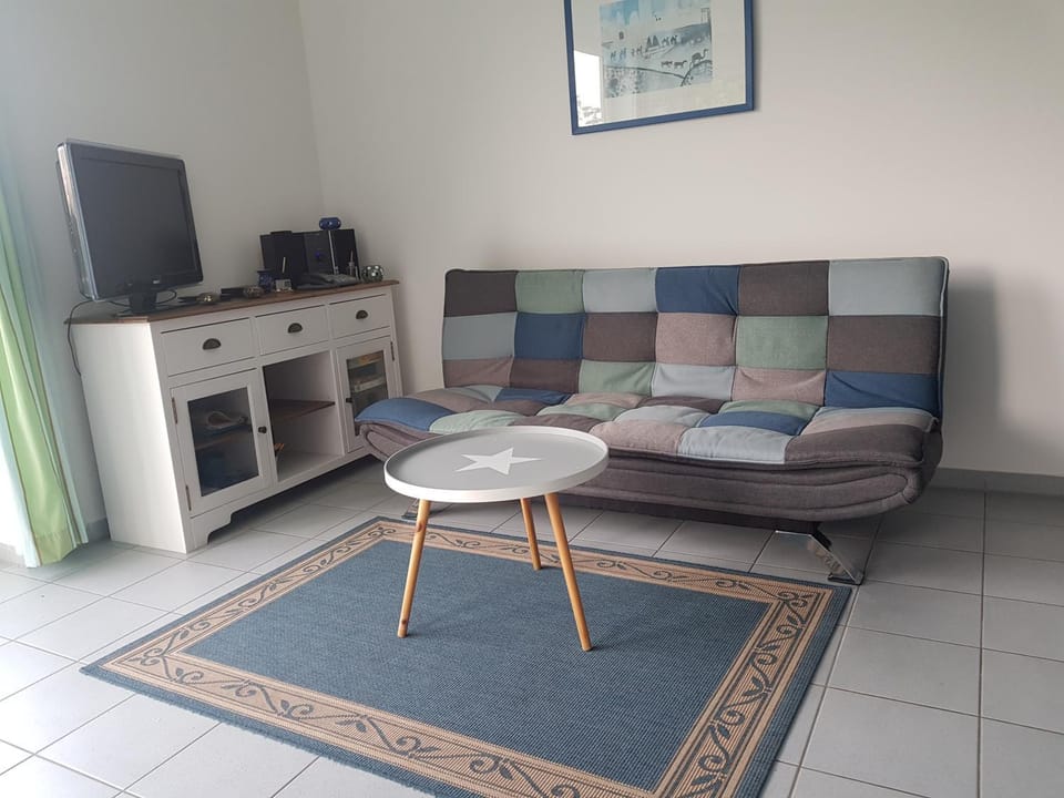 Communal lounge/ TV room, Living room, Bedroom