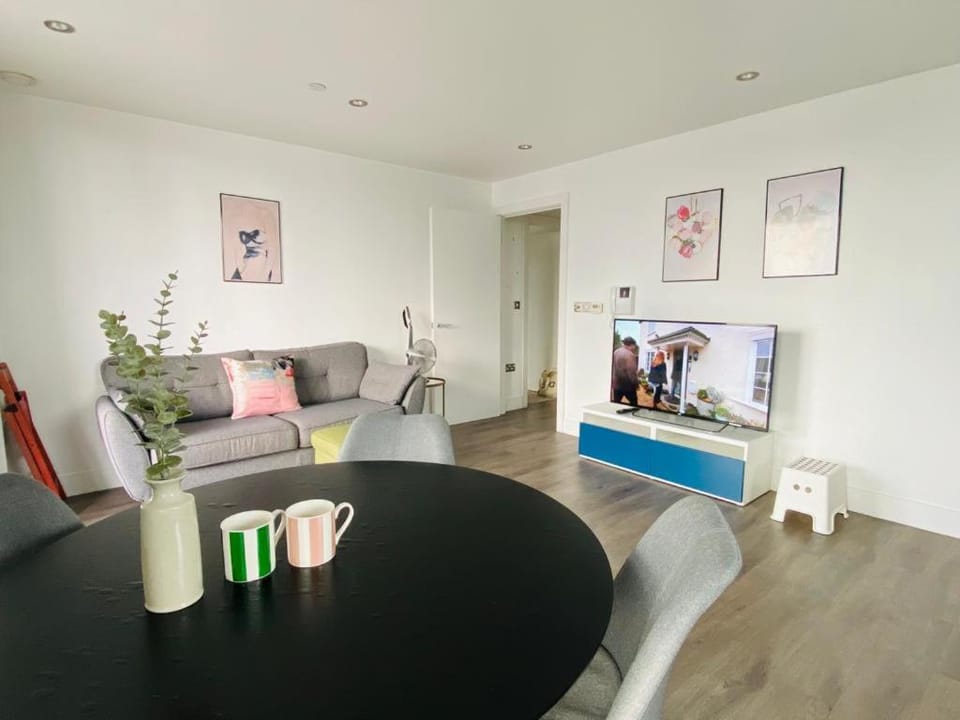 Morden 2bed2bath London Zone2 City/River View Home Apartment in London