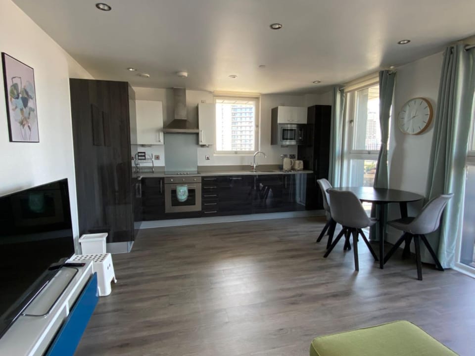 Morden 2bed2bath London Zone2 City/River View Home Apartment in London