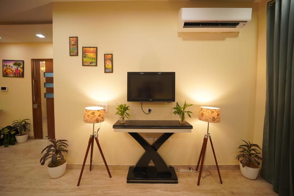 Communal lounge/ TV room