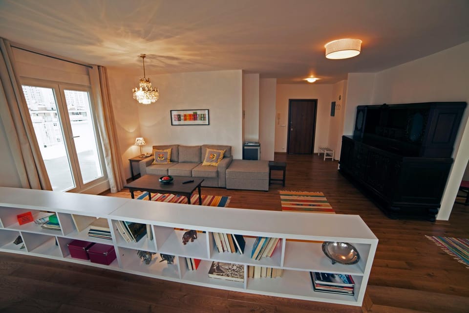 Day, Living room
