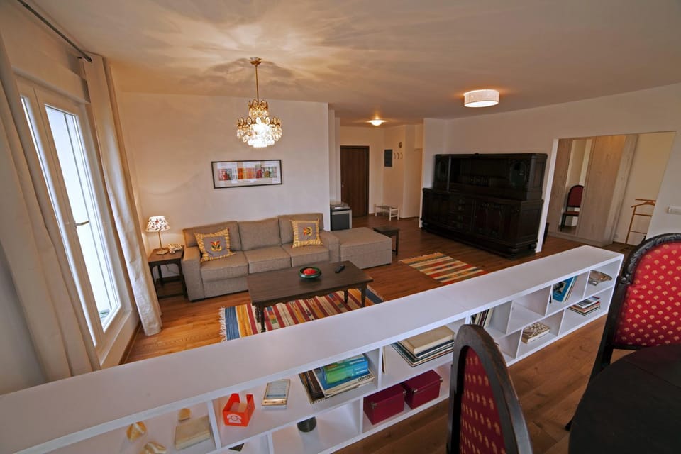 Spring, Day, Living room, Photo of the whole room