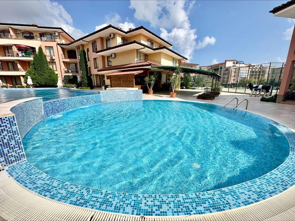 Property building, Swimming pool