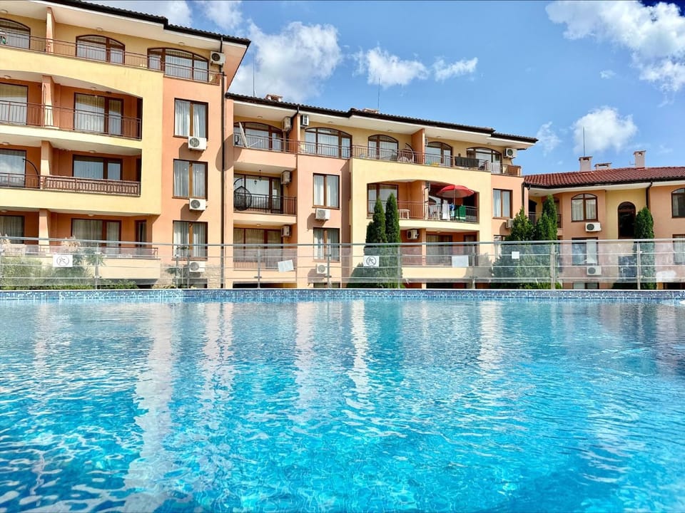 Property building, Day, Swimming pool