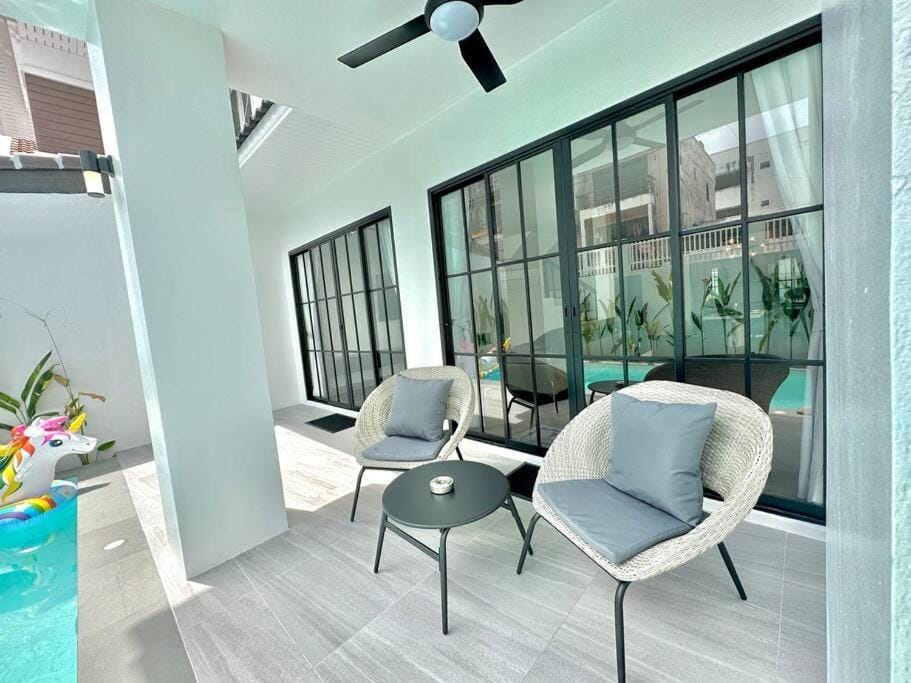 Property building, On site, Pool view, fireplace, sunbed