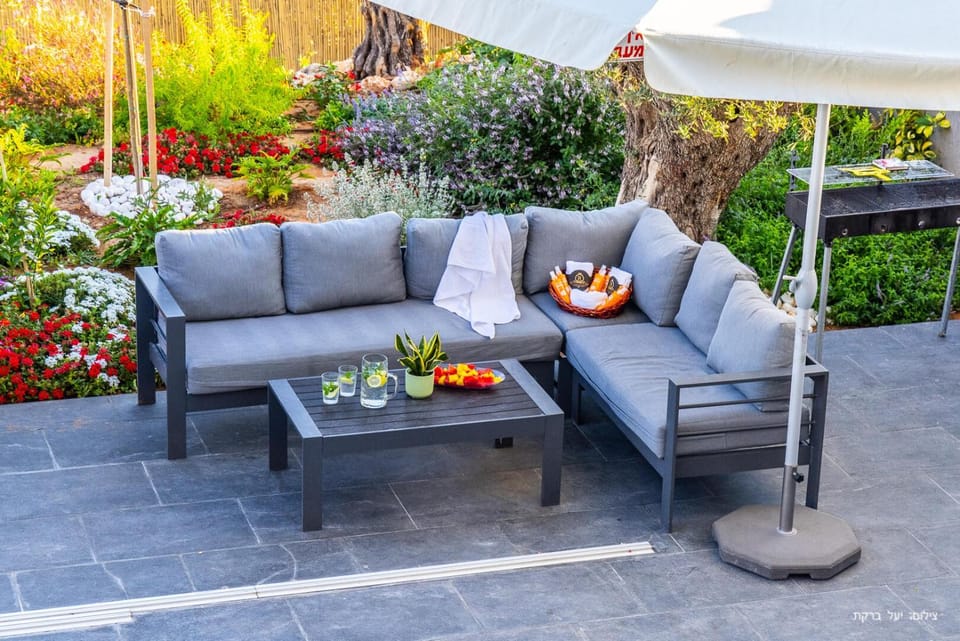 Garden, Seating area, Garden view
