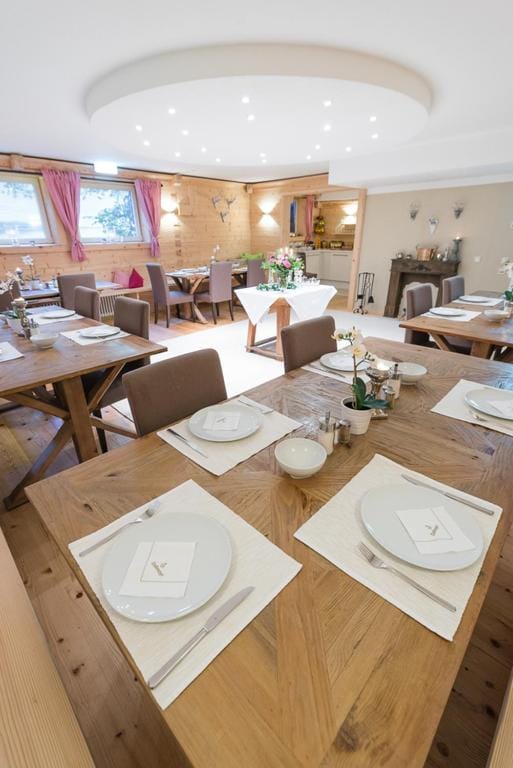 Hotel garni - Chiemsee-Pension-Seebruck Bed and Breakfast in Salzburgerland
