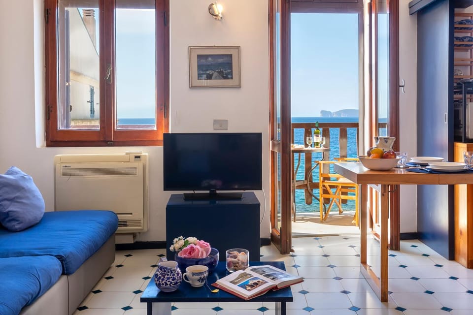 TV and multimedia, Living room, Dining area, Sea view