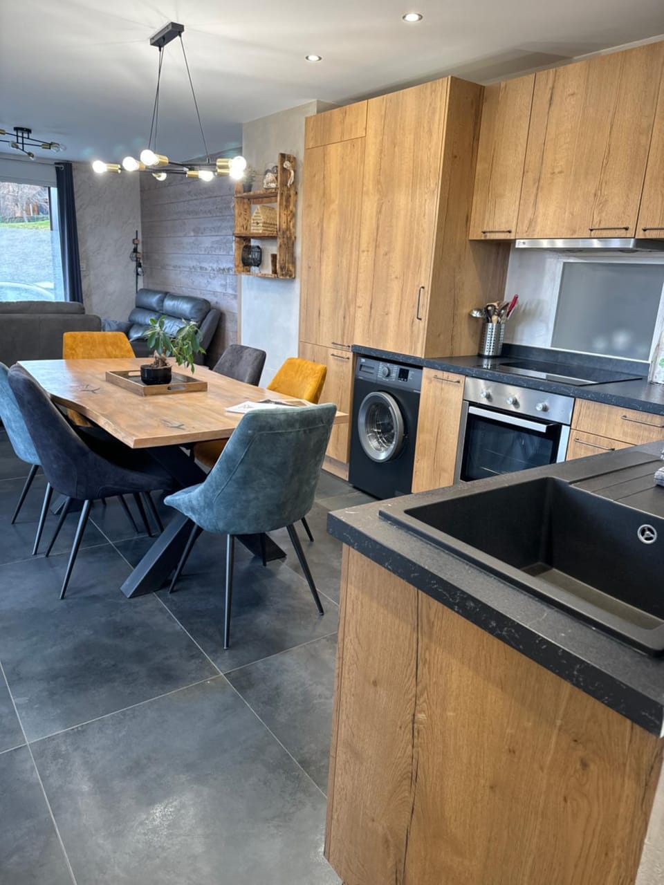 Kitchen or kitchenette, Dining area