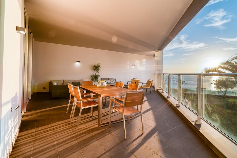 Patio, Natural landscape, View (from property/room), Balcony/Terrace, Seating area, Dining area
