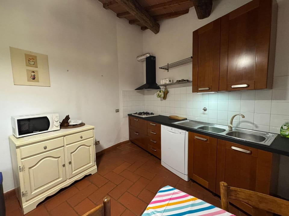 Kitchen or kitchenette, oven