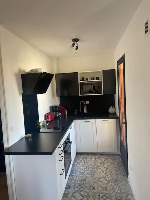 Kitchen or kitchenette