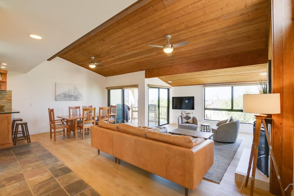 Solana Beach Condo with Community Pool, Beach Access Apartment in Solana Beach