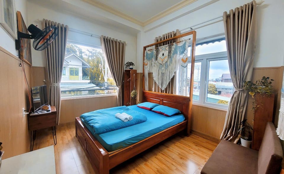 Bed, Living room, Photo of the whole room, Bedroom