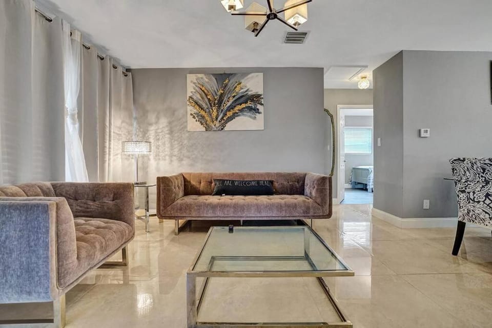 Luxury 3bd/2ba near Beach & Las Olas House in Lauderhill