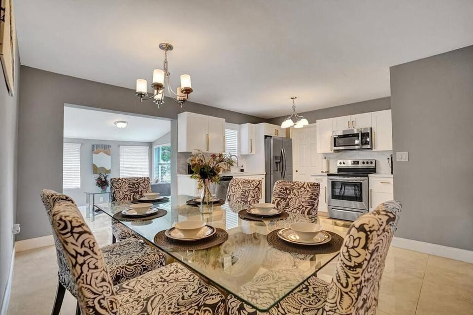 Luxury 3bd/2ba near Beach & Las Olas House in Lauderhill