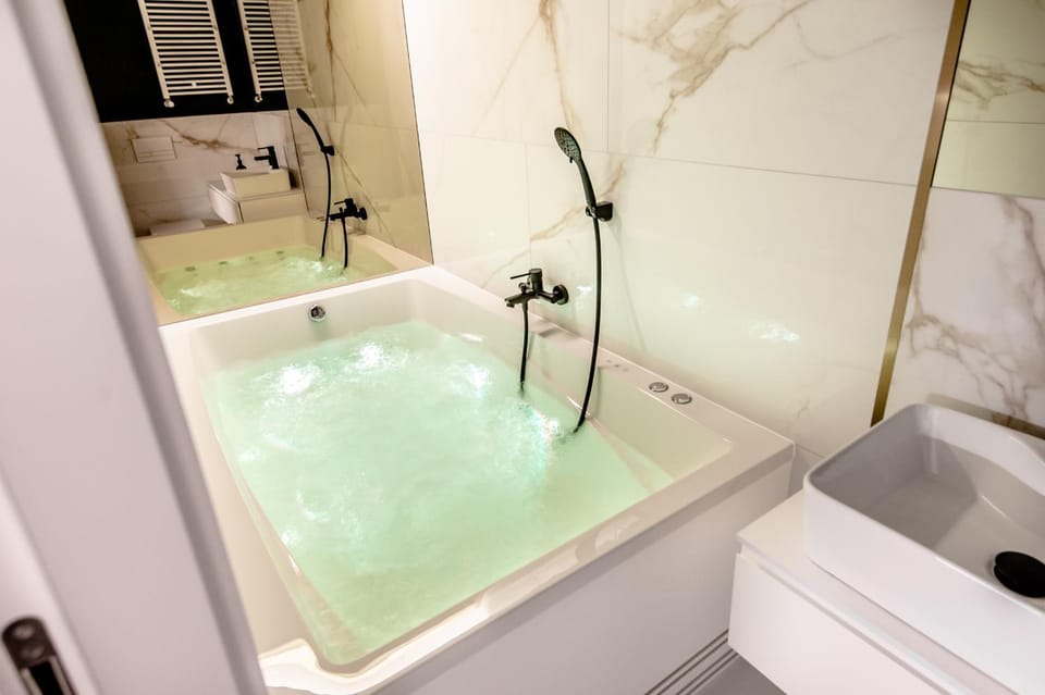 Super-Apartamenty VIP Jacuzzi IV Apartment in Poznan